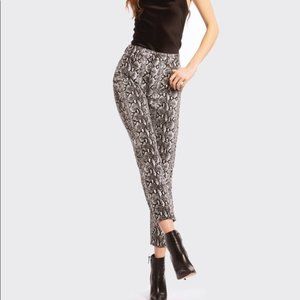 Alice + Olivia Snake Jeans Size 28